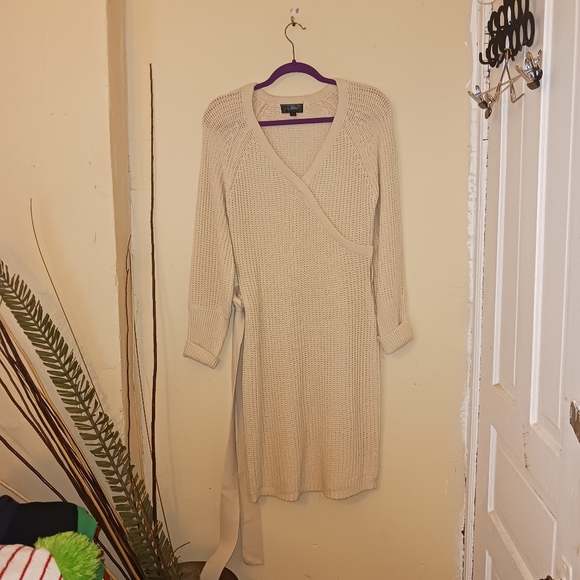Say What? Dresses & Skirts - Say What? womens beige long sleeve vneck knitted sweater dress w/belt sz Large
